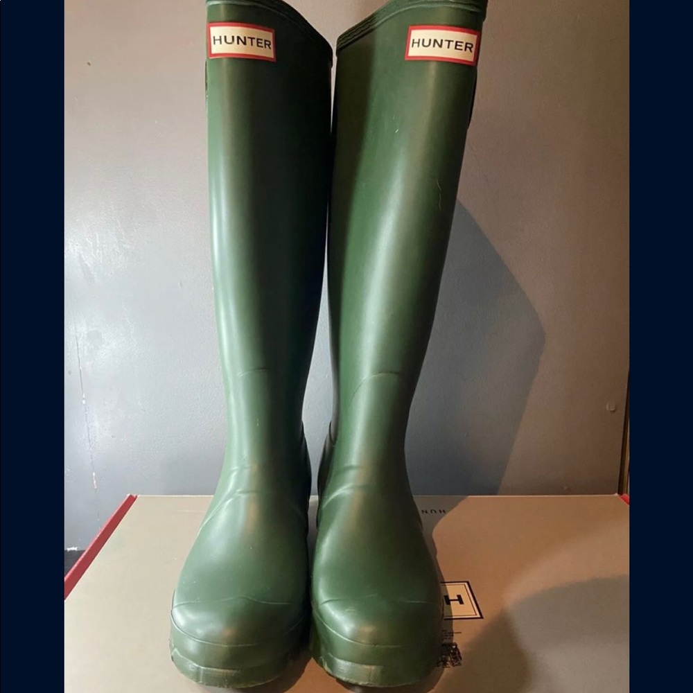 BRAND NEW Green Hunters Size 6